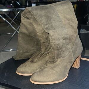 Olive green over the knee healed boot. 🫒